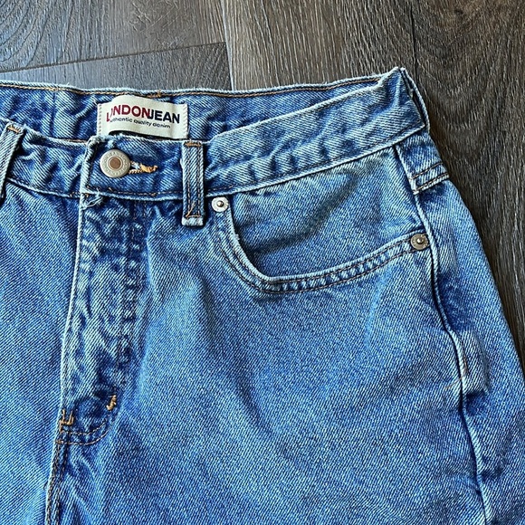 LondonJean | Vintage Denim Distressed Shorts Women’s Size 10 | Medium Wash - Picture 7 of 11